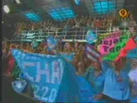 Martín Bossi como Chayanne cantando con CHAYANNE