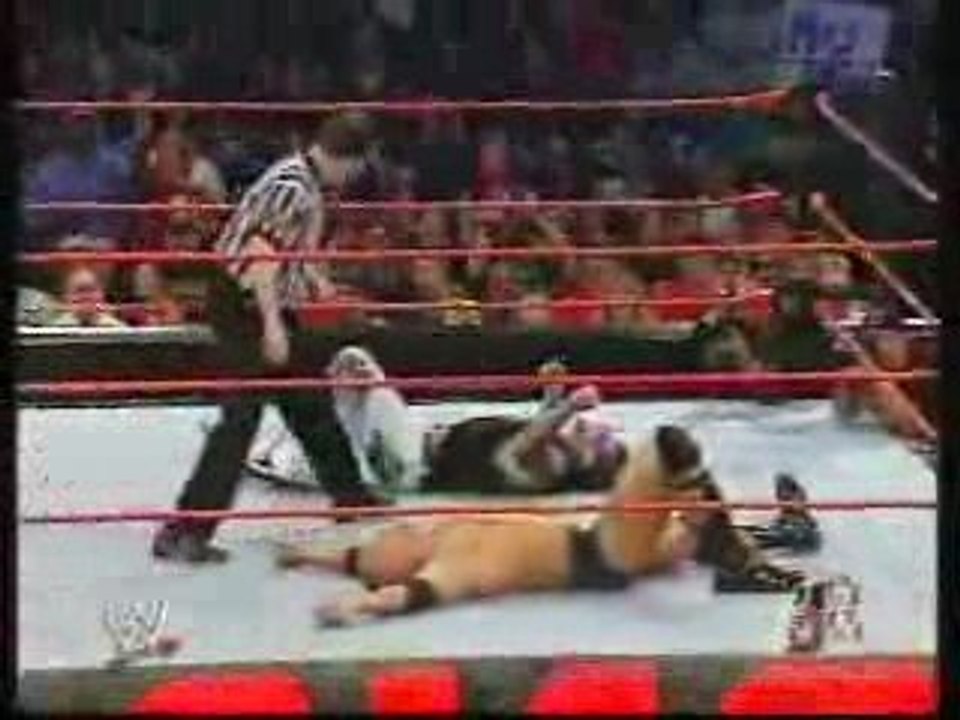 WWE Monday Night Raw : Jeff Hardy vs The Rock