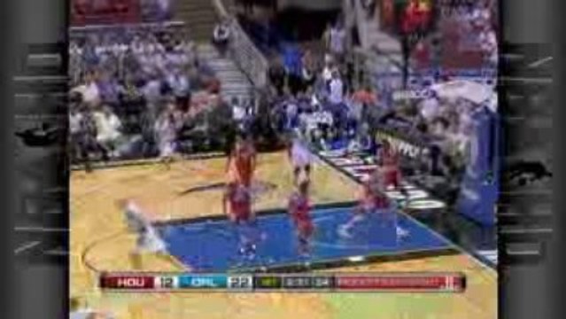 Vince Carter drives all the way in for the reverse jam