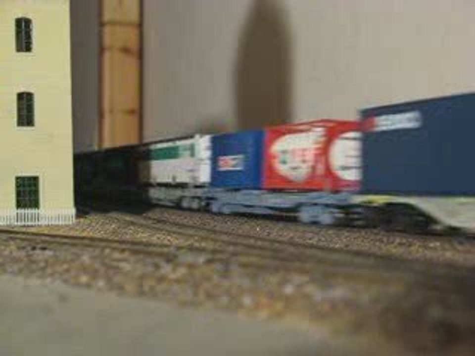 22347 ROCO sur un train de combinés