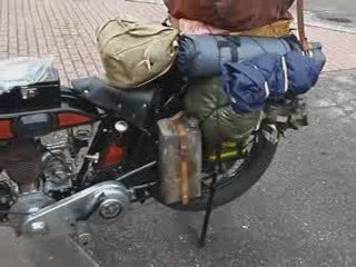 Moto Terrot 350 , l'heure du départ, le moteur chauffe Manu