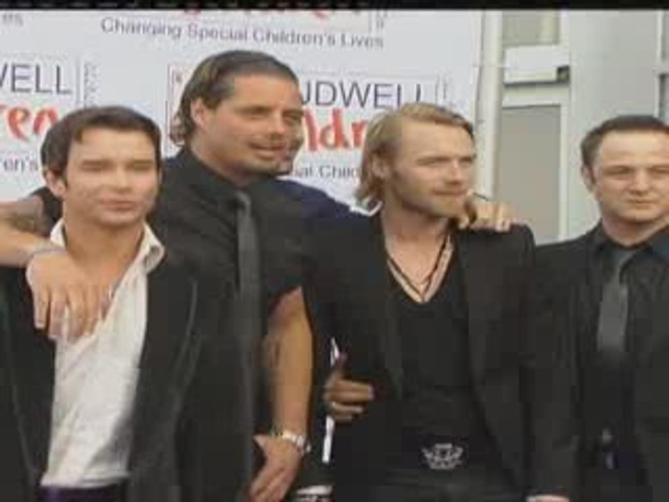 Twitter and Facebook flooded with Stephen Gately tributes