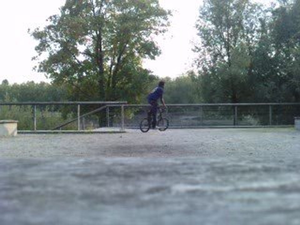 test de figure (footjam tailwhip)
