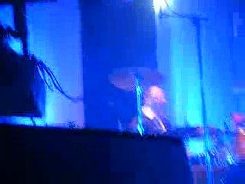 PONY PONY RUN RUN - Walking on a line Live @ Olympic de Nantes