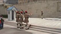 La relève de la garde au parlement d'Athènes 24 mai 2004 12h