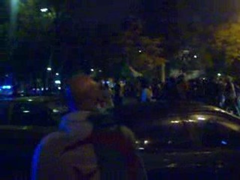 supporteurs algériens au champ elysee(grafsat.net) TLEMSANI