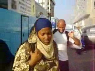 Omar Regan récitant avec un autre tilaawa le CORAN au HADJ