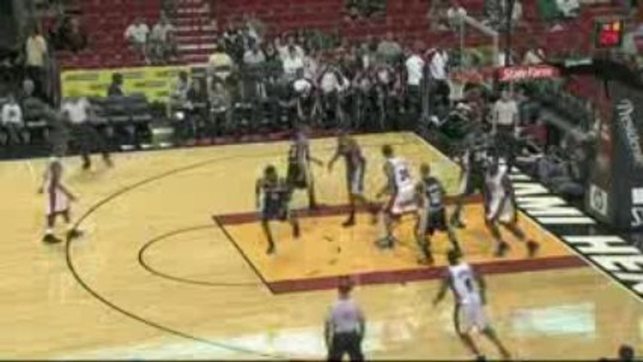 Joel Anthony goes baseline for the huge lefty dunk off the M