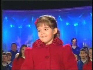 Kaitlyn Maher singt "Sleep Well Little Children"