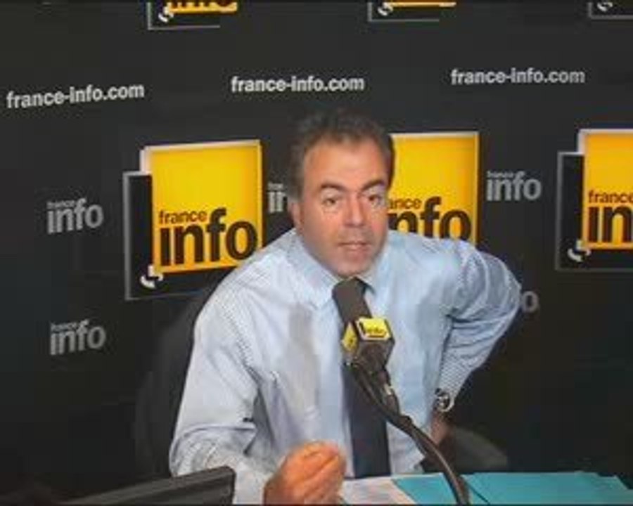 Luc Chatel cause dans le poste