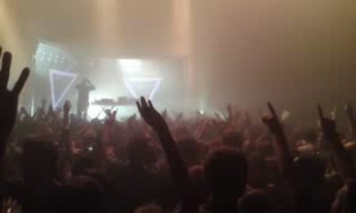 VIFEO: Vitalic à  Brest la Carene. Foule en delire!!!!