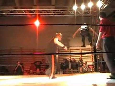 Supremacy 2009 : TNK VS Spike Bones (résumé)