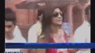 Shilpa Shetty - Visits Taj Mahal