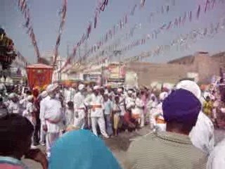 Cérémonie dsikh devant le temple d'Or