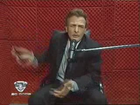 Martín Bossi como Mauricio Macri en el confesinario