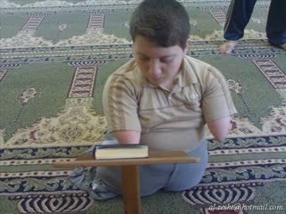 ما عذرك يا تارك الصلاة والقرآن بعد رؤيتك لهذا الطفل المبتلى؟