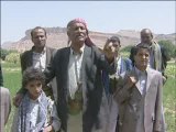 مواطن يلقي قصيدة وطنية  ويذم الارهابيين الحوثيين