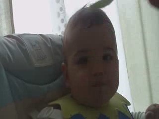 nono fait la grimasse