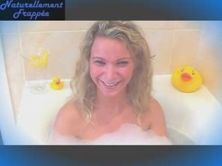 Annabelle dans son bain déclare ouvert son site internet