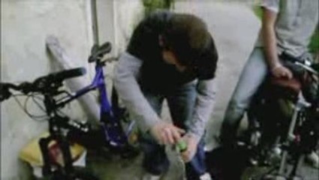 The Quoi Comment Faire - Ouvrir une bière sans décapsuleur 4