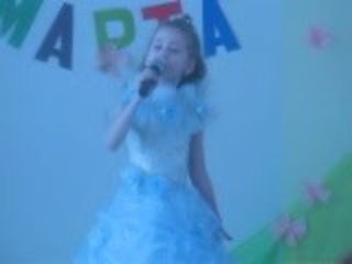 5 Очаровательная девочка поет как птица — 5 февральских роз 🌸