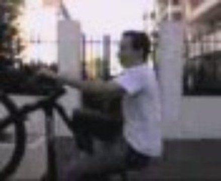 premier wheeling long du stunter du 92.avi