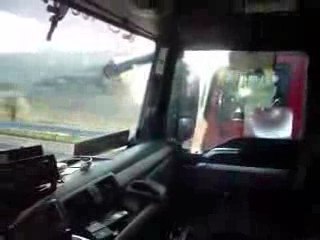 Un chauffeur polonais dépasse un camion allemand