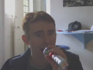 Wiwi égratigne "Spending my time"