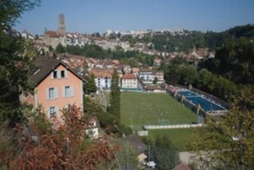 Voilà la ville ou j'habite Fribourg en Suisse !