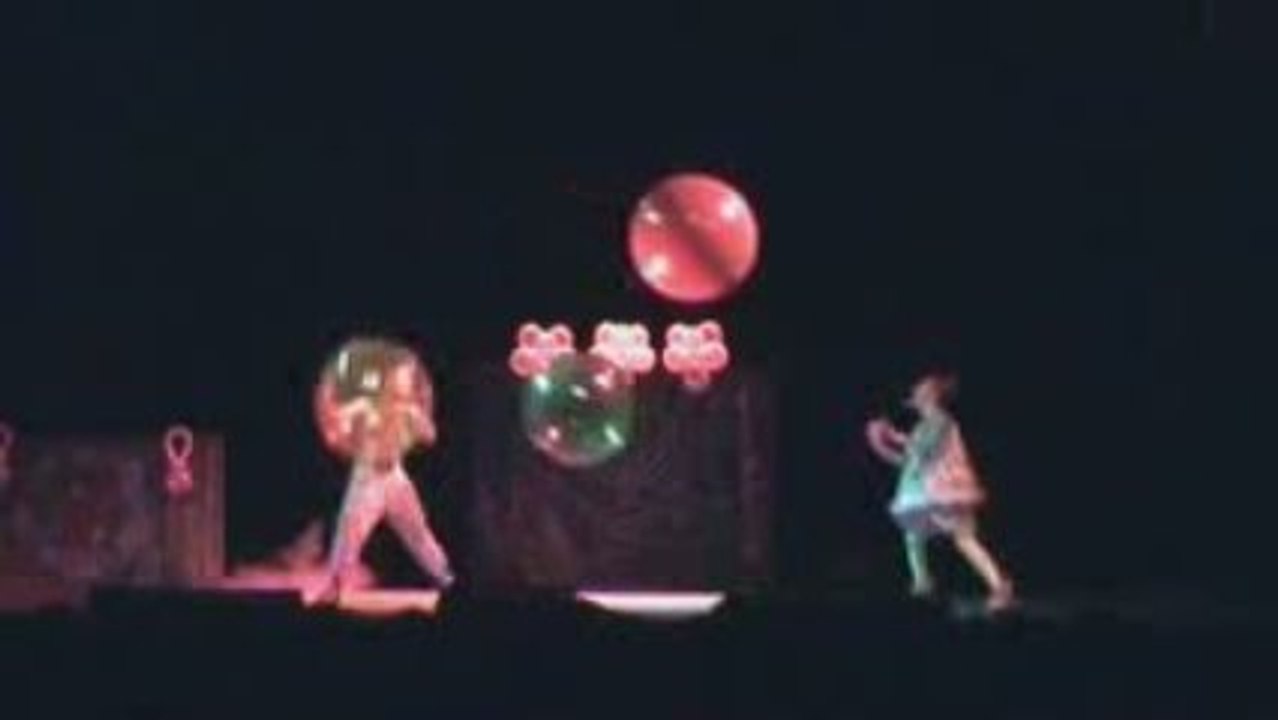 Spectacle Arbre de Noël pour enfants clowns Bretagne Vendée Nantes Rennes Angers St Nazaire