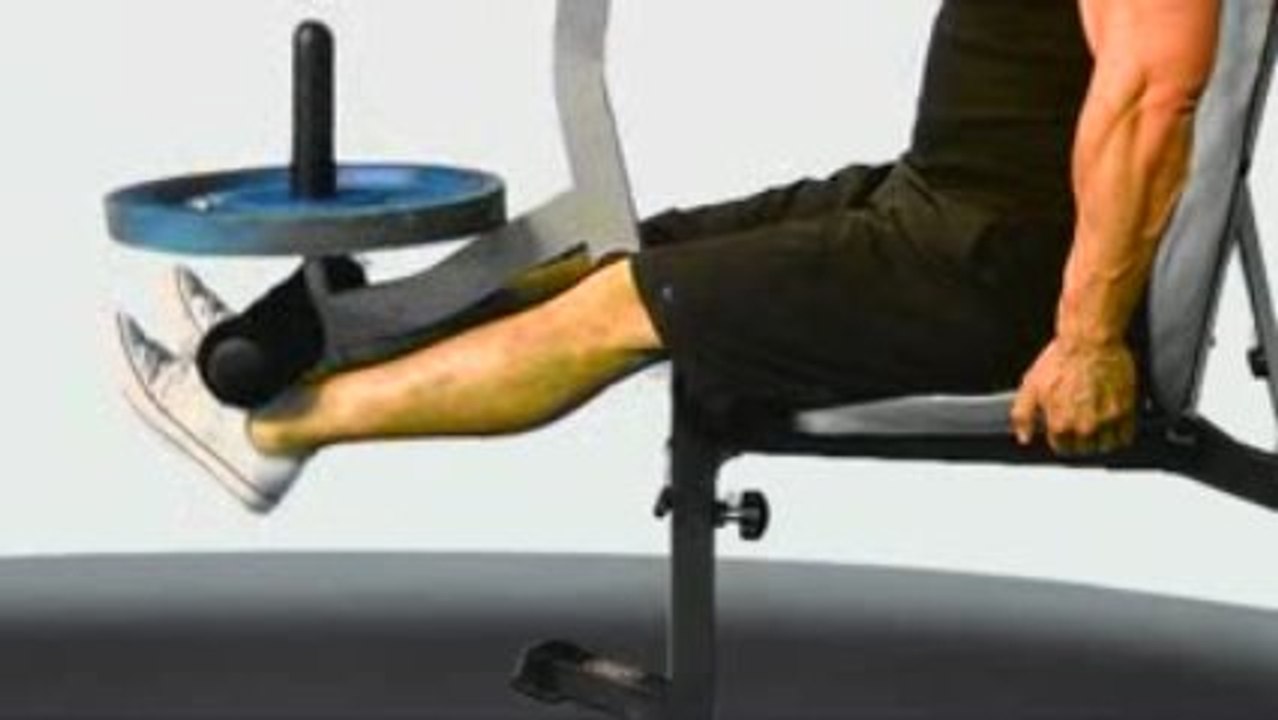 Leg Extensions Demonstration Video - Maximuscle