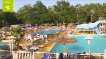 Piscine, toboggan, jacuzzi sous le soileil de Lacanau