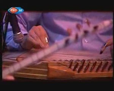 Münevver Özdemir - Baba Bugün Dağlar Yeşil Boyandı