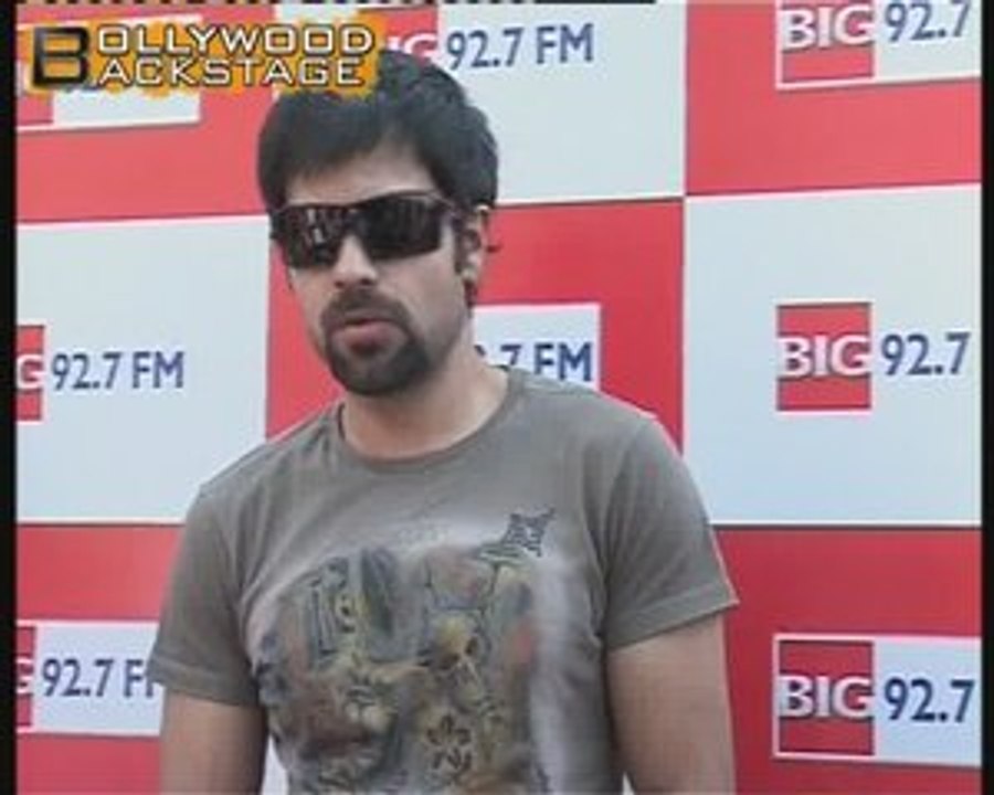 Emraan – Soha LipLock
