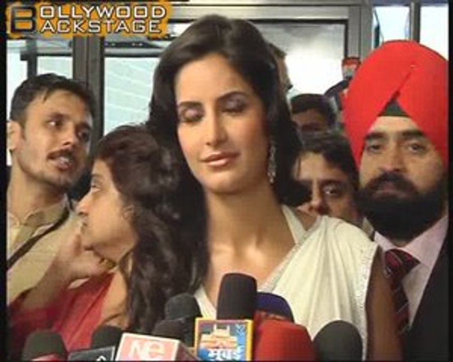 Priyanka- Katrina fight over Awards
