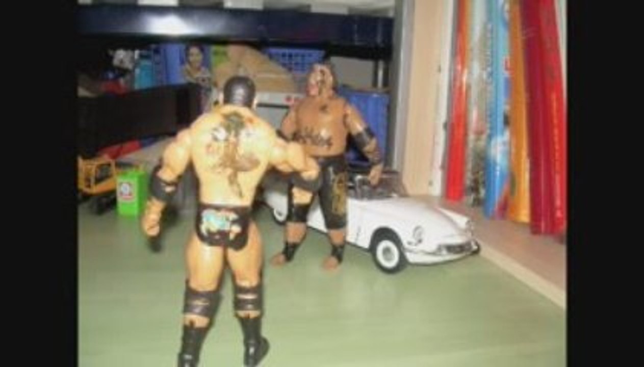 Parking Lost Brawl: Umaga vs Batista