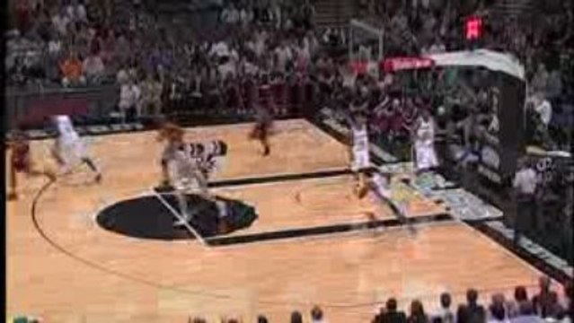 NBA Mo Williams finds LeBron James for the slam.