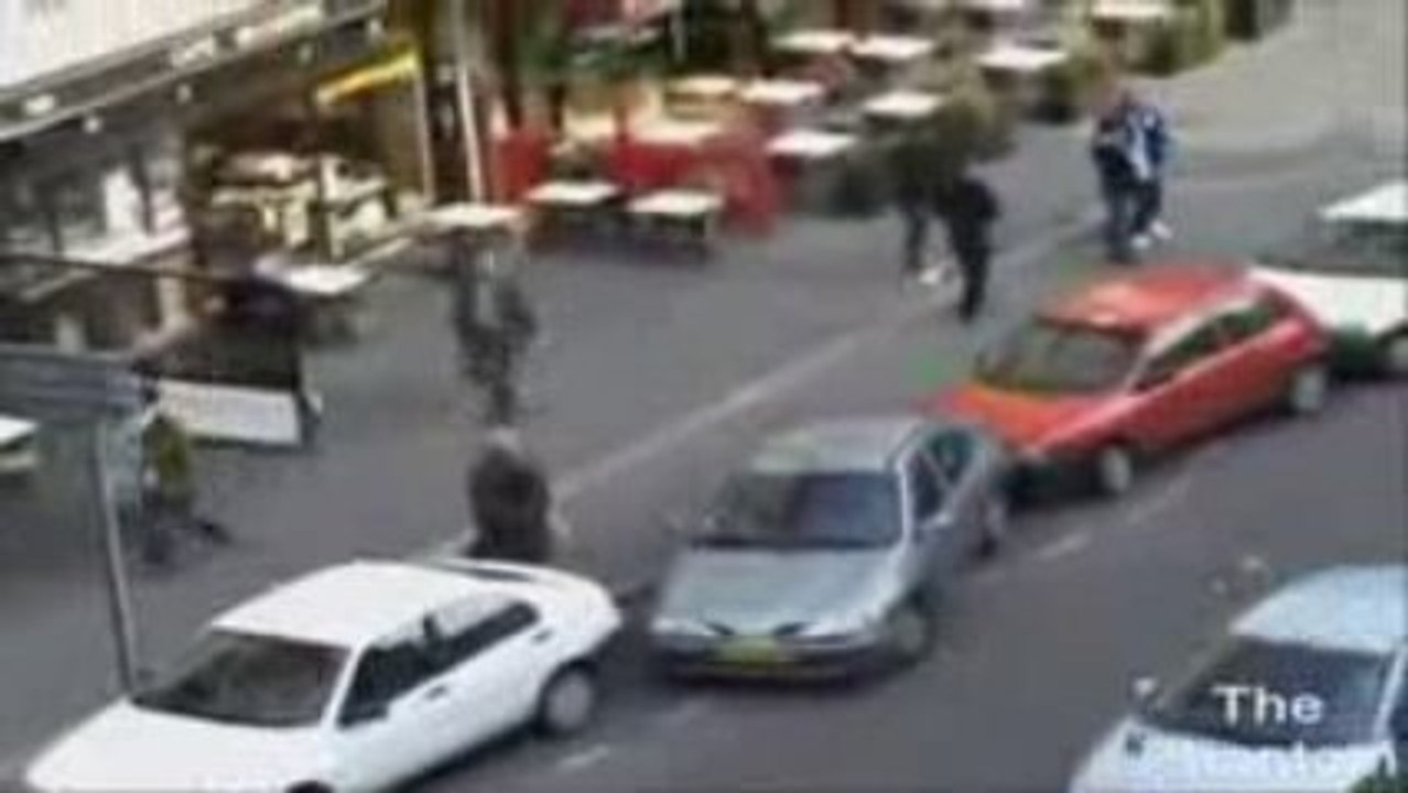 Regis qui gare sa voiture ...