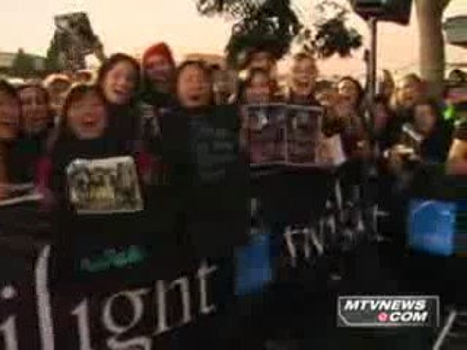 Twilight Stars Thank Fans For Their support