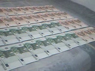 cette foi ci jé mi 8000 euros dédicase a toi sarah