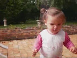 Premiers pas de Manon