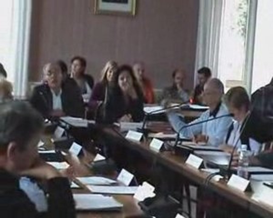 Pont Saint Esprit - Conseil municipal du 14 oct - part 1