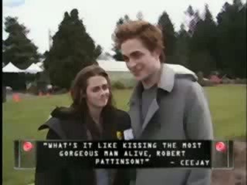 Twilight Cast answers fan questions