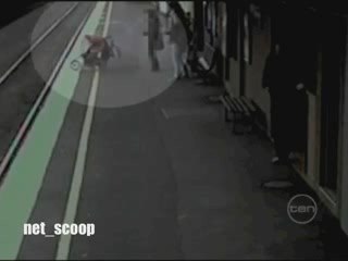 Train percute poussette, bébé miraculé !!!