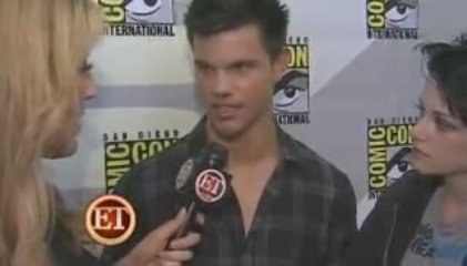 ET with Taylor Lautner Kristen Stewart at Comic Con