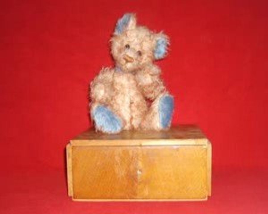 un nounours qui aime le piano