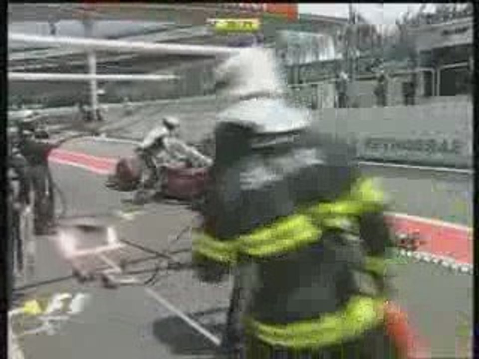 raikkonen-pit-fire-brezilya-gp-2009