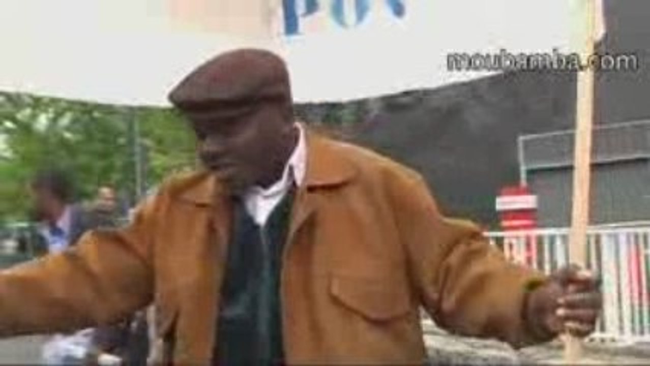 Manifestation au Pied de la Tour Bolloré