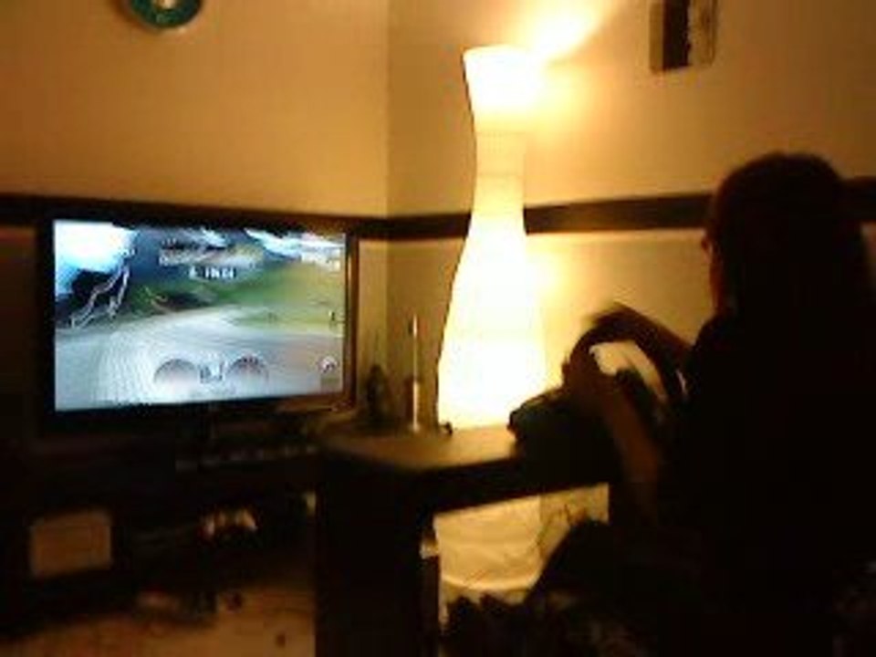 Le volant Logitech G25 plait aux femmes ! !