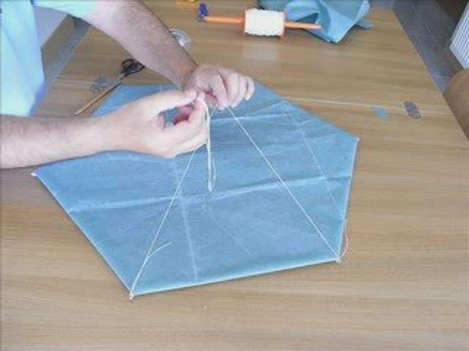 Uçurtma Yapımı. Geleneksel altıgen uçurtma yapımı videosu